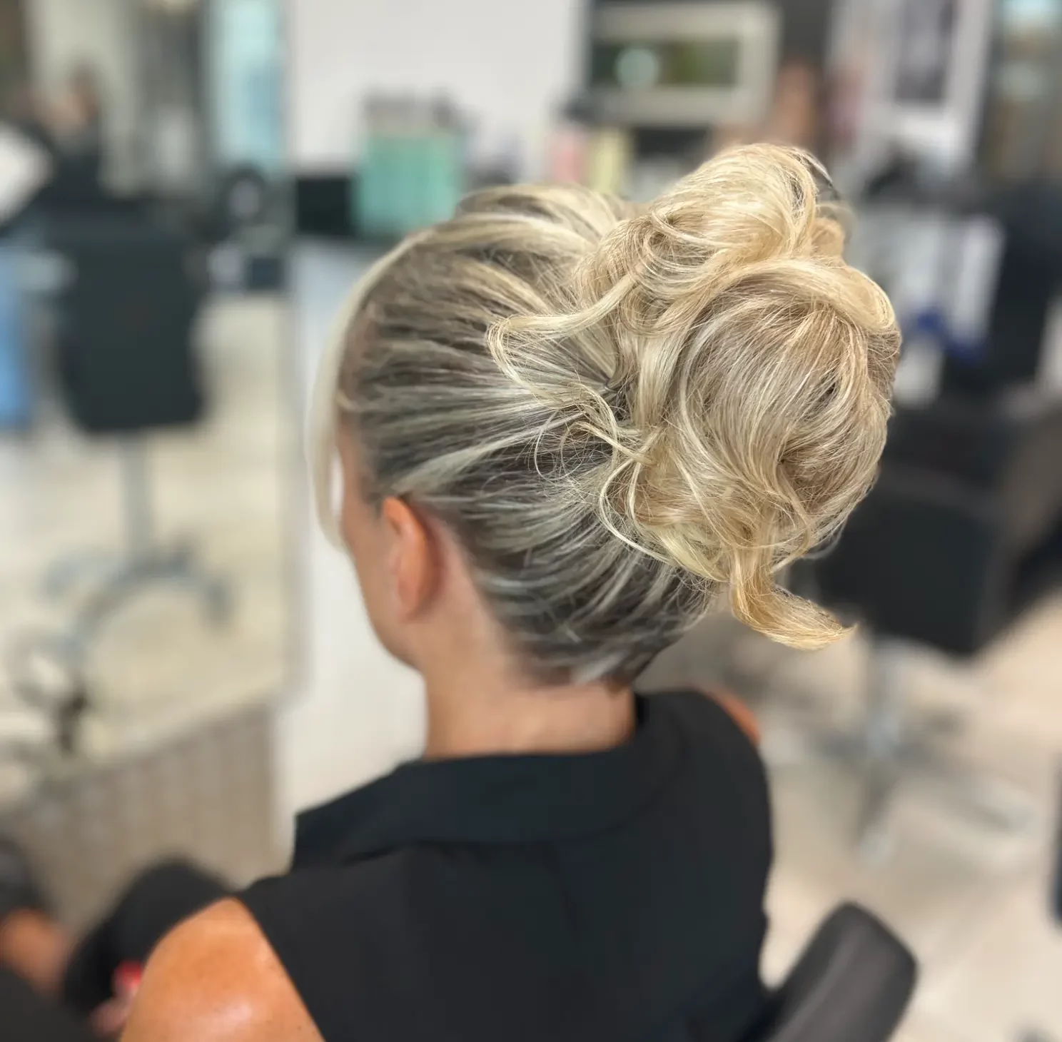 elegance-groupe-salon-coiffure-trelaze (3) elegance-groupe-salon-coiffure-trelaze (3)